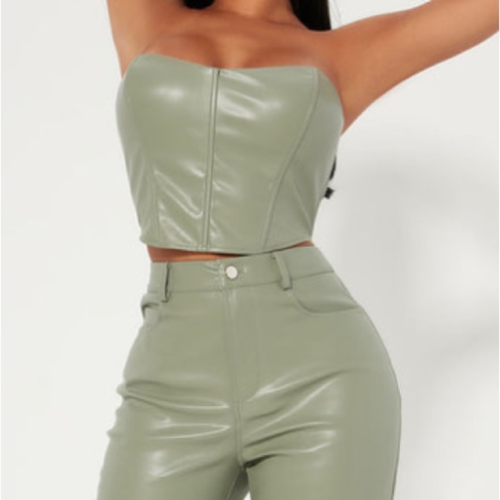 SALE🔥 2/$40: Sleek Strapless Green Faux Leather Top